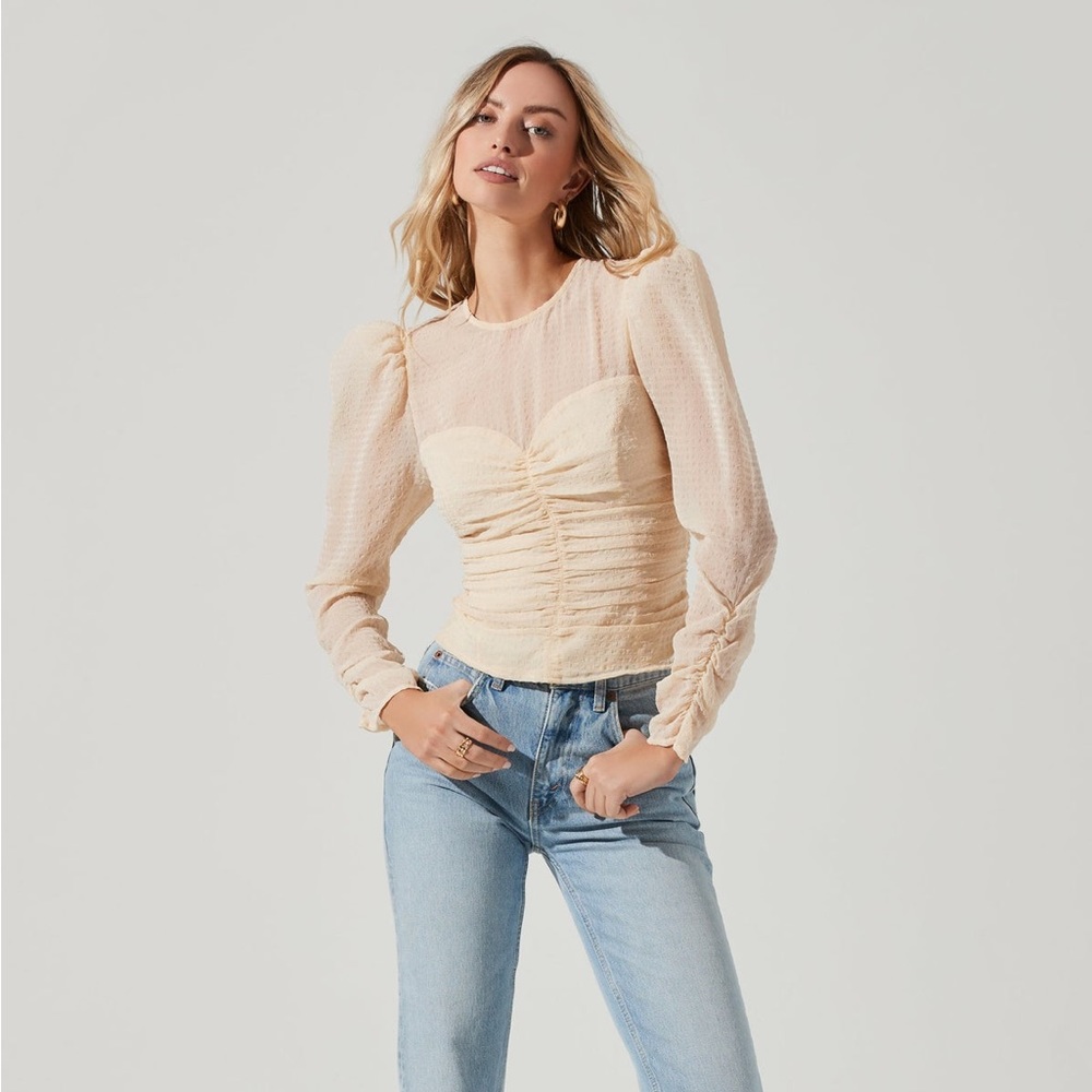 Astr the label Ivory RUCHED PUFF SLEEVE TOP